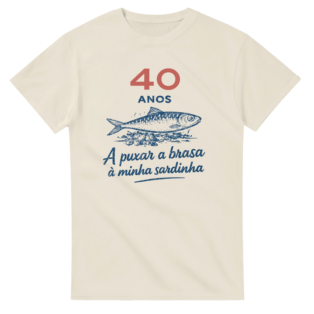Personalized Portuguese T-shirt with sardine illustration – 40 anos a puxar a brasa à minha sardinha