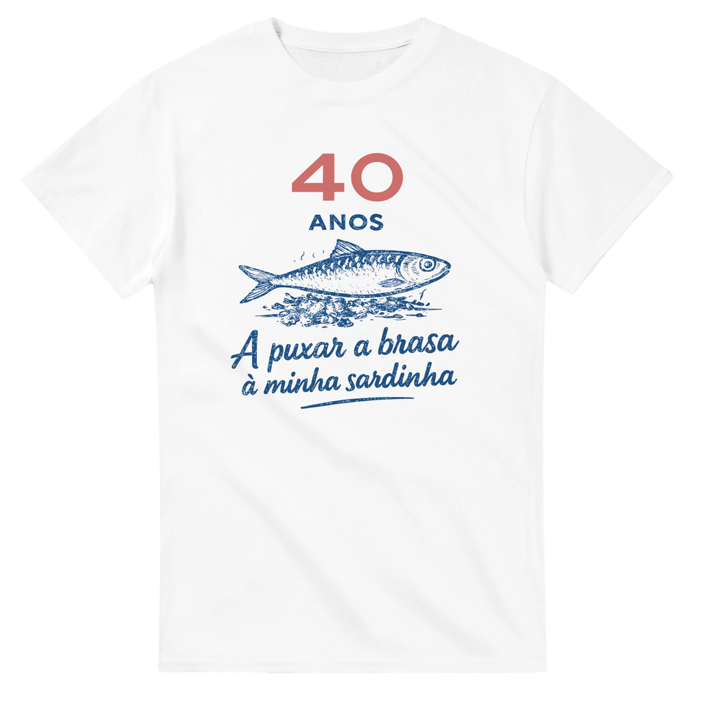 Personalized Portuguese T-shirt with sardine illustration – 40 anos a puxar a brasa à minha sardinha
